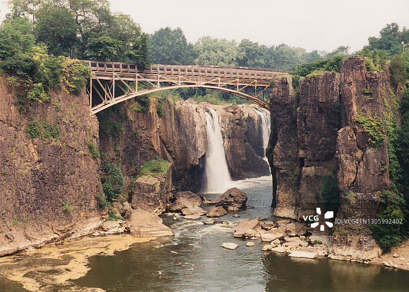 新泽西州帕特森大瀑布桥和帕塞伊克河瀑布图片素材