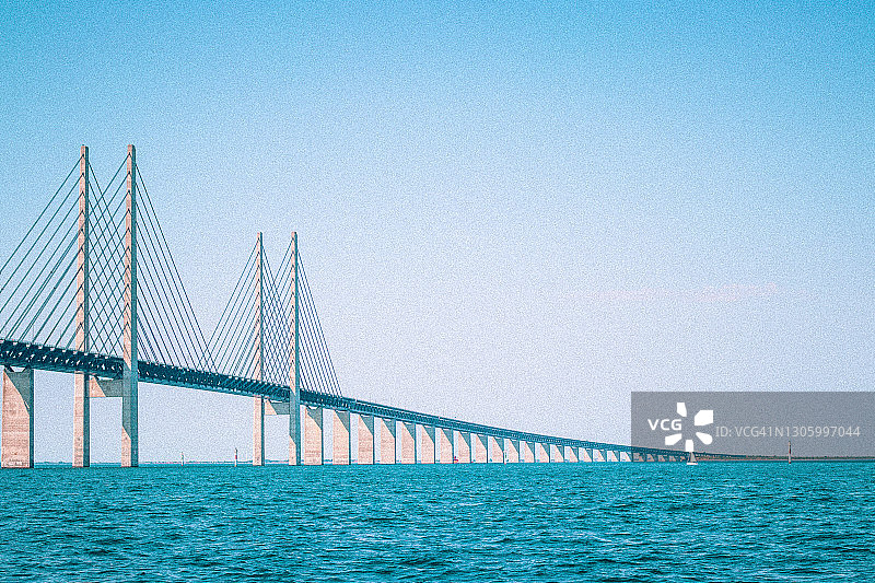 丹麦和瑞典之间的厄勒海峡大桥图片素材