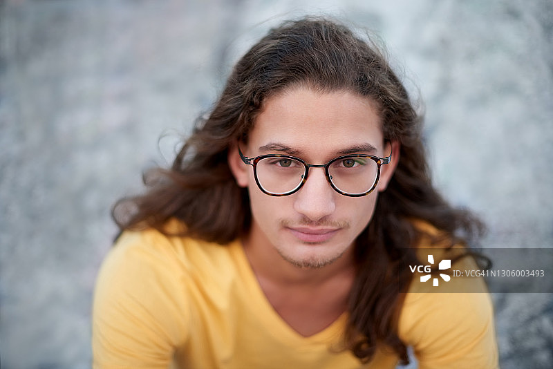 每个人都有自己的放松方式，我滑滑板来放松图片素材