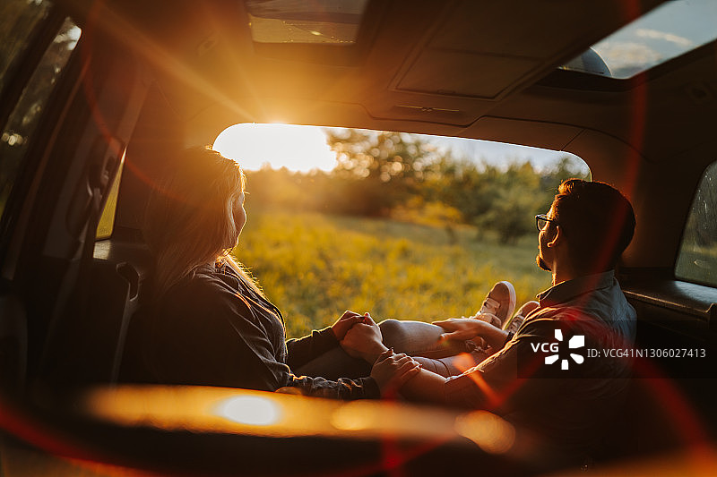 沉醉于春日之爱图片素材