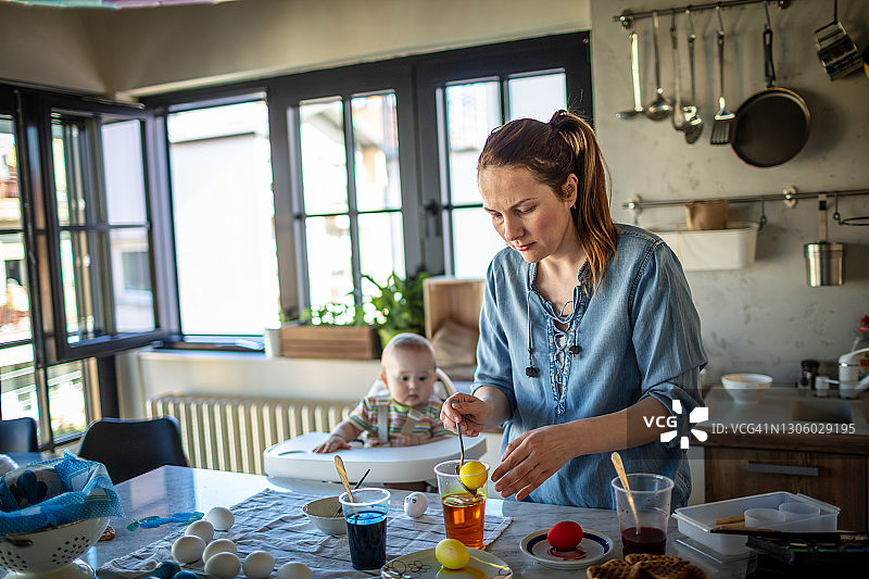 复活节家庭时光图片素材