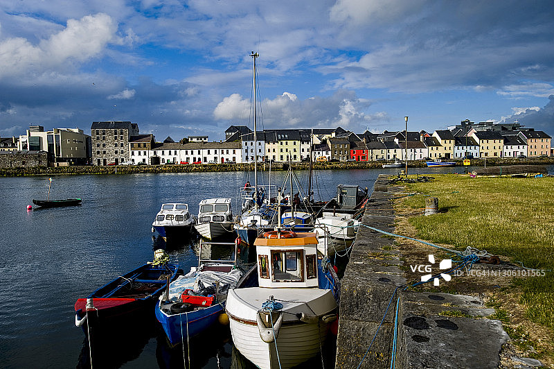 戈尔韦市克拉达在科里布河畔风光图片素材