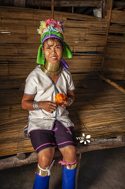 泰国北部卡伦族长颈女子的肖像图片素材