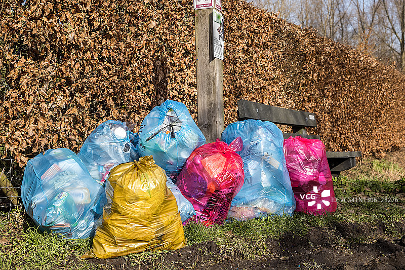 装满垃圾的垃圾袋图片素材