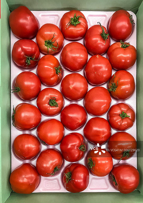 纸箱里的红番茄图片素材