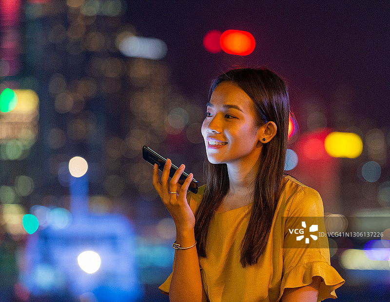 香港夜晚通话场景图片素材