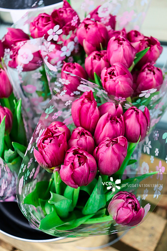 美丽的粉色郁金香花束背景图片素材