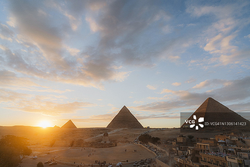 日落时分的吉萨金字塔风景图片素材
