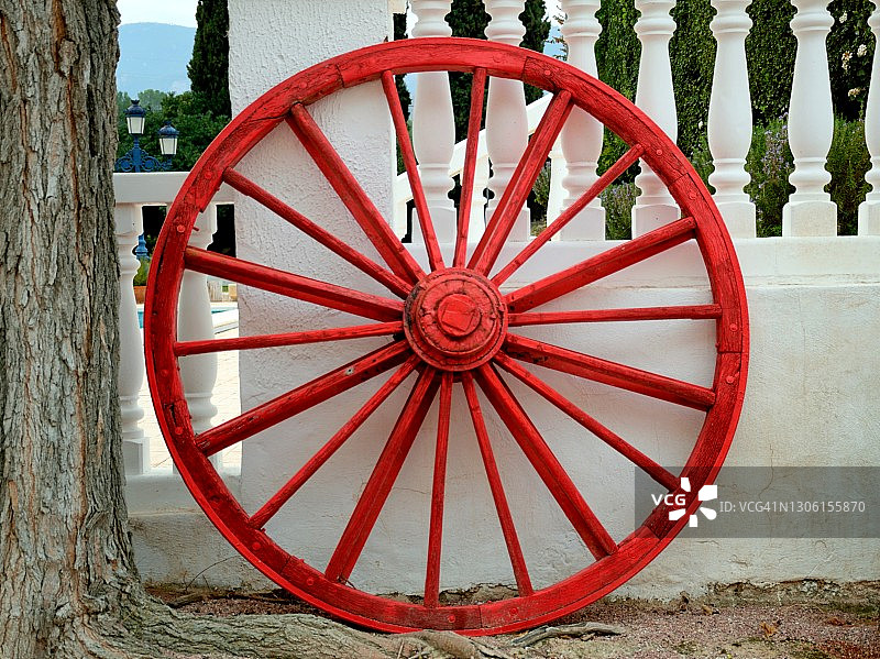红色木制车轮图片素材