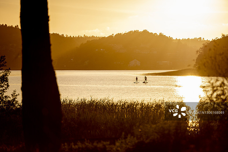 日落时分的湖泊景观图片素材