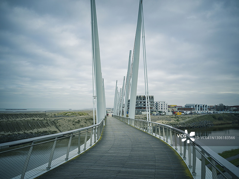 法国敦刻尔克大型桥梁，2021年4月2日图片素材