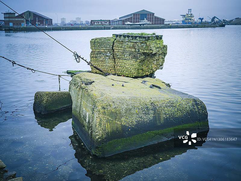 法国敦刻尔克，2021年2月4日，码头碎片图片素材