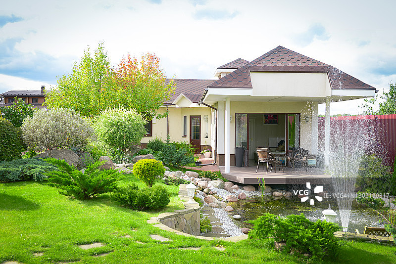 花园与池塘图片素材