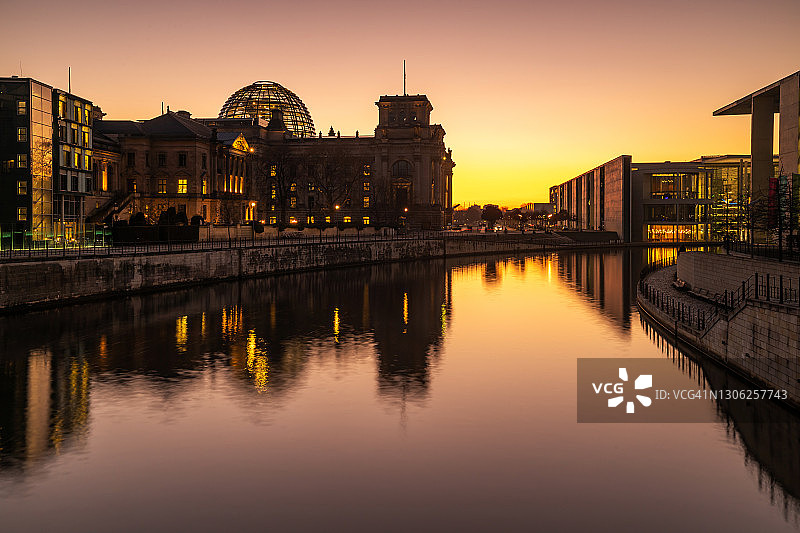 德国国会大厦（德国议会大厦）日落-德国柏林图片素材