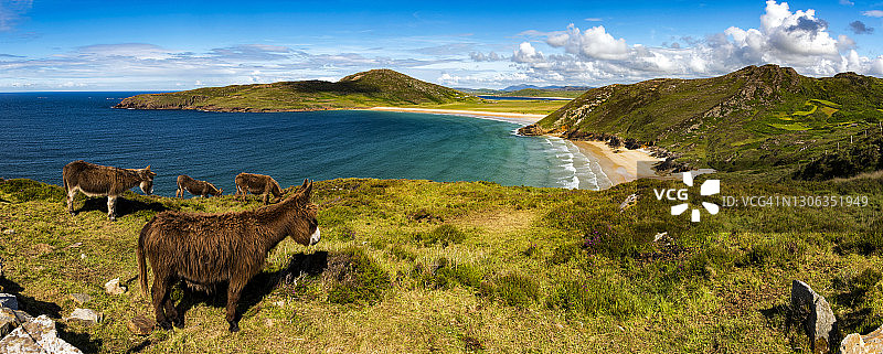 爱尔兰多尼戈尔郡罗斯吉尔的特拉纳罗桑湾，野生大西洋之路图片素材