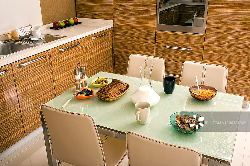 麦片牛奶早餐特写图片素材