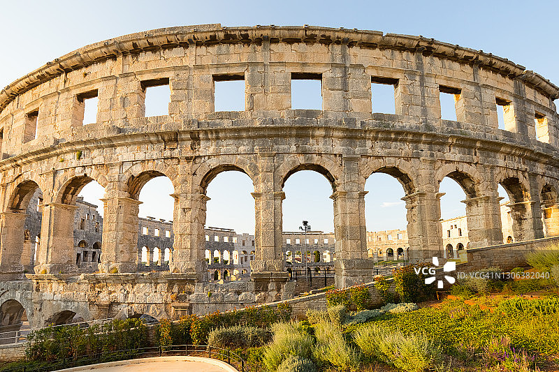 克罗地亚伊斯特拉普拉古罗马圆形剧场墙体残骸图片素材