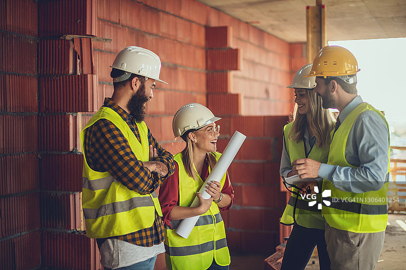 一切都从两块砖开始图片素材