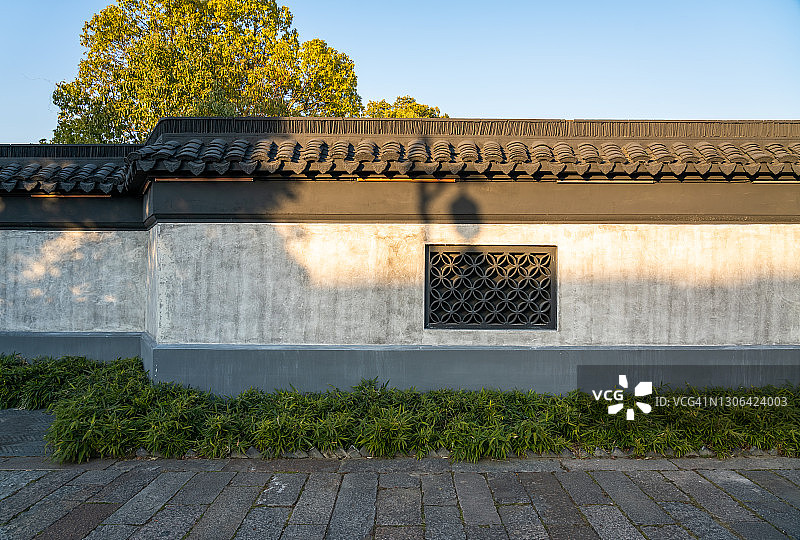 中国古典园林白墙黑瓦图片素材