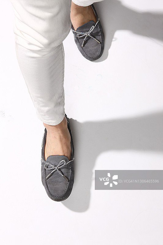 腿、鞋子、顶部视角图片素材