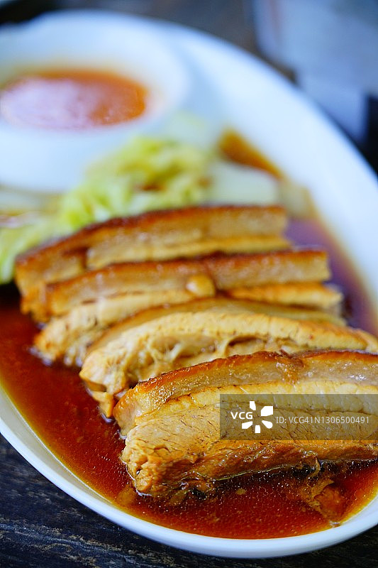 甜面酱炖猪肉图片素材