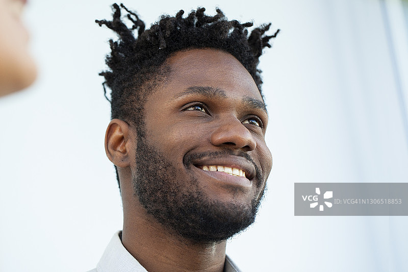 微笑的年轻商人特写图片素材