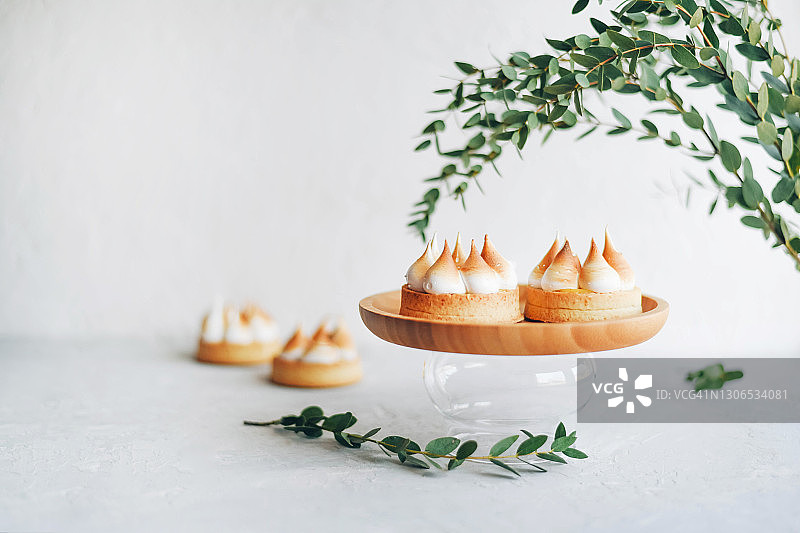 美味蛋白奶油蛋糕图片素材