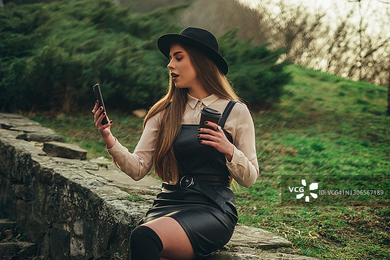 如果有人懂魅力，那一定是她图片素材