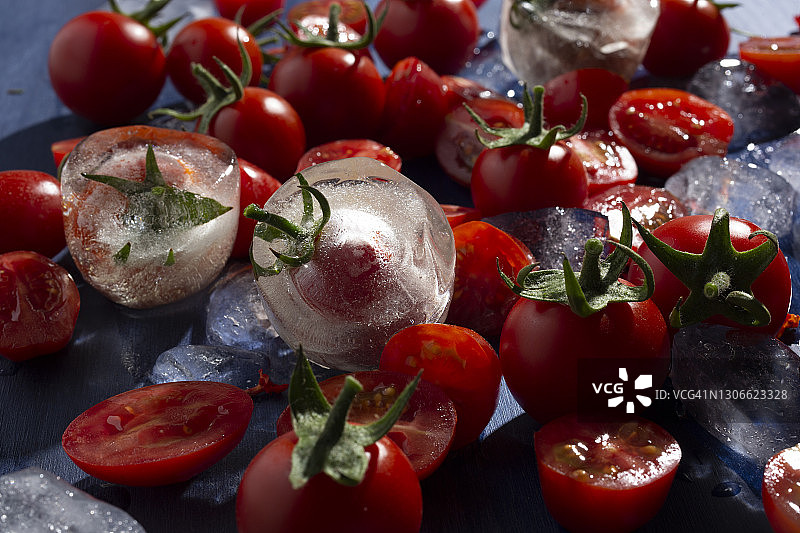 冰镇红色樱桃番茄（横版）图片素材