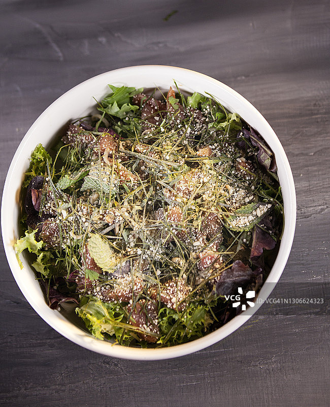 白色沙拉碗俯视图图片素材