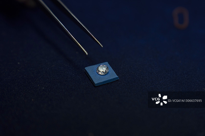 一颗大的单钻图片素材