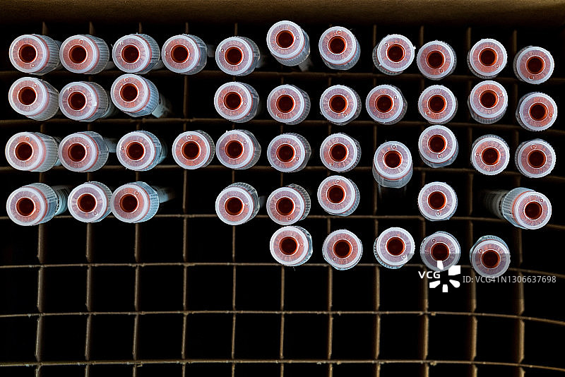 用于新冠病毒检测的试管图片素材