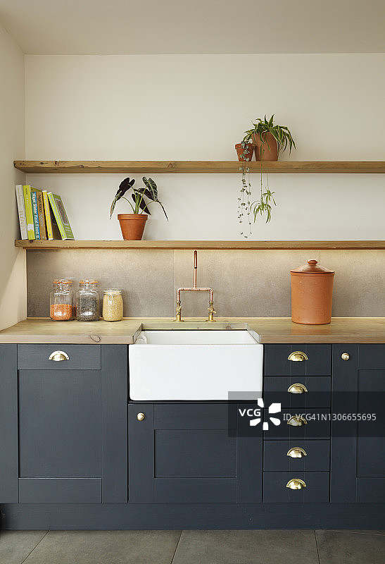 带有贝尔法斯特水槽的Shaker风格厨房图片素材