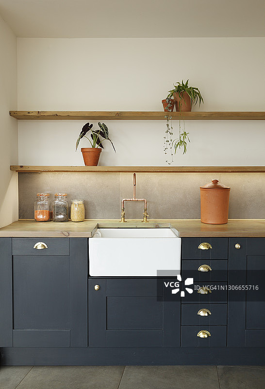 带有贝尔法斯特水槽的Shaker风格厨房图片素材