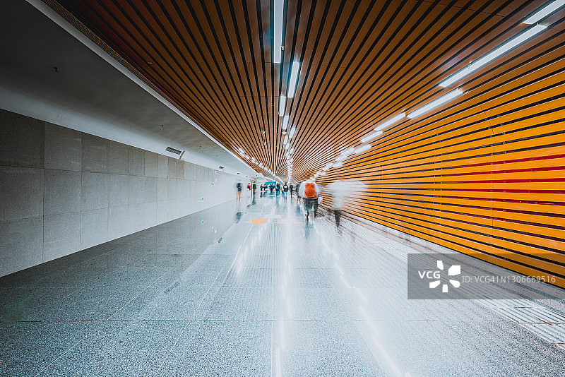 延伸的地下通道图片素材