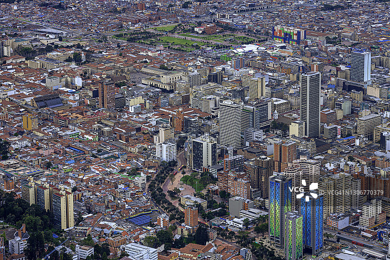 哥伦比亚波哥大：安第斯山脉城市鸟瞰图片素材
