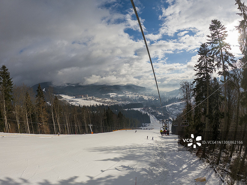 乌克兰布科维滑雪胜地的山景图片素材