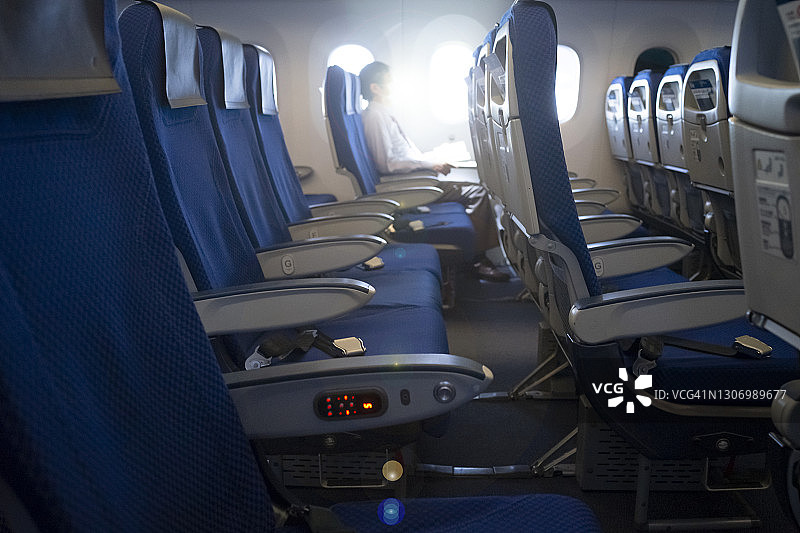 飞行中的客机内部图片素材
