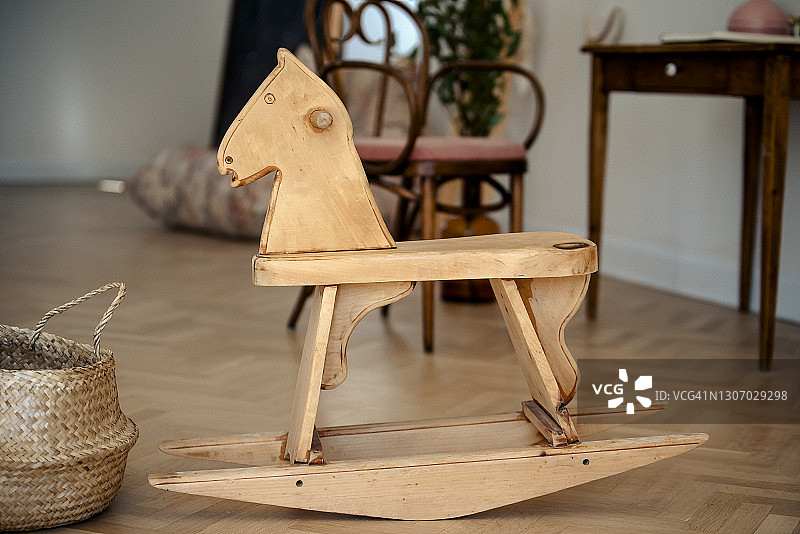 童年木制摇马图片素材