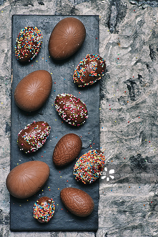 巧克力复活节彩蛋桌面视图图片素材