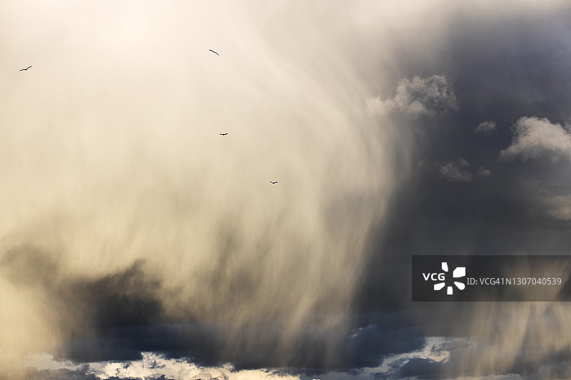 暴风云的全景图片素材