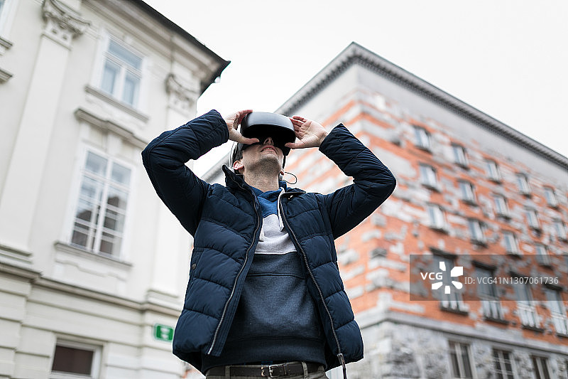 企业走向虚拟化图片素材