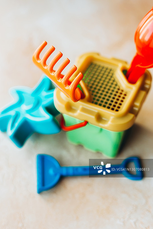 儿童彩色沙滩玩具特写图片素材