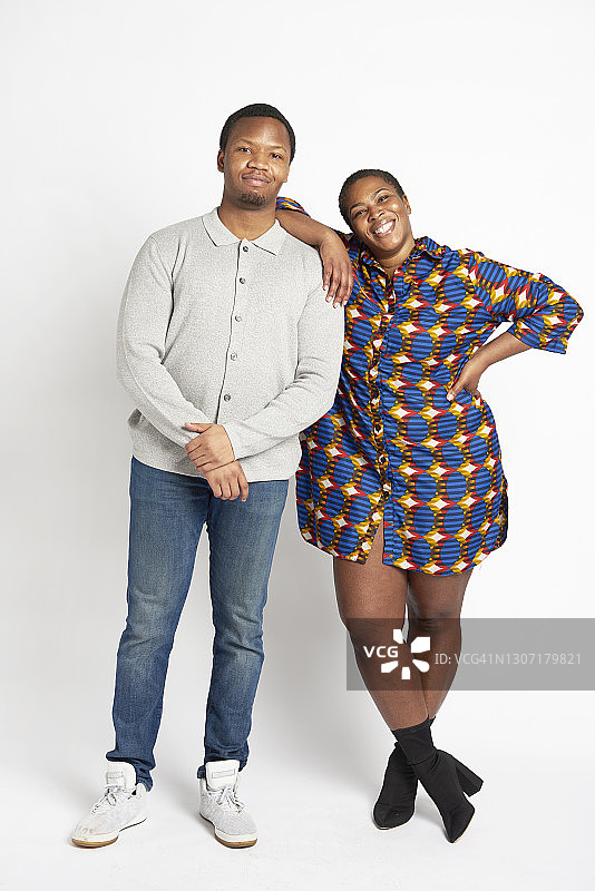 两个朋友站在一起图片素材