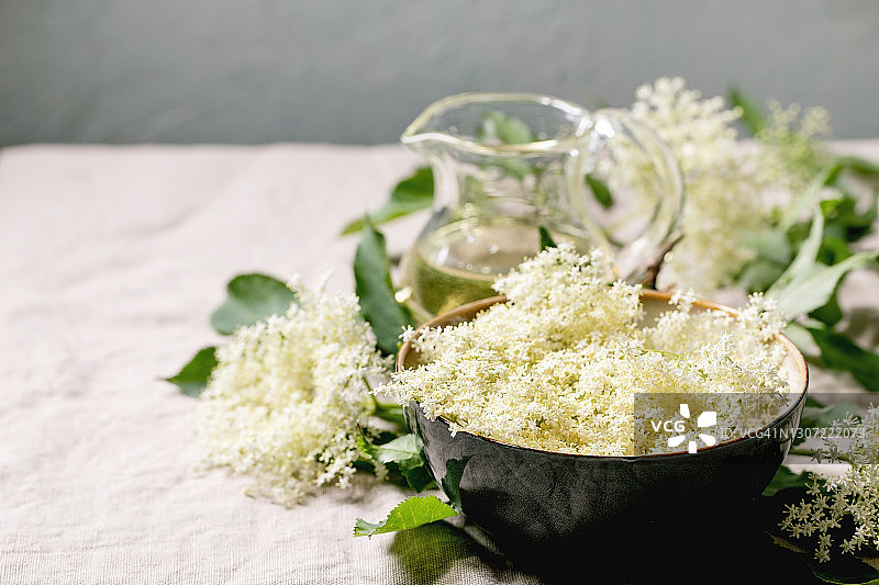 接骨木花和糖浆图片素材