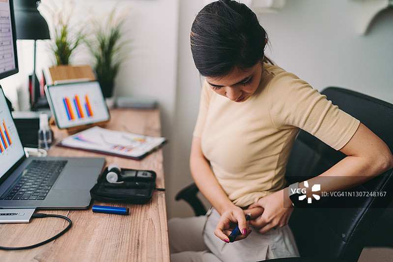 居家办公与糖尿病管理图片素材