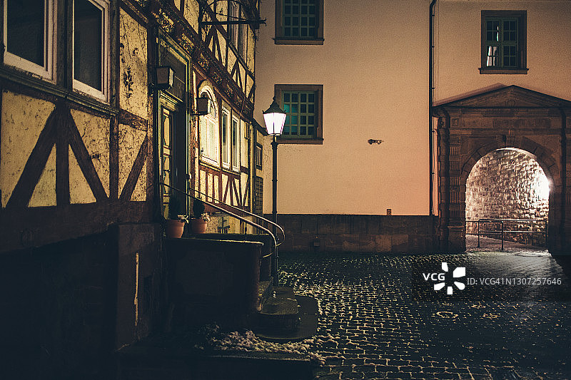 拱门与老建筑的街景图片素材