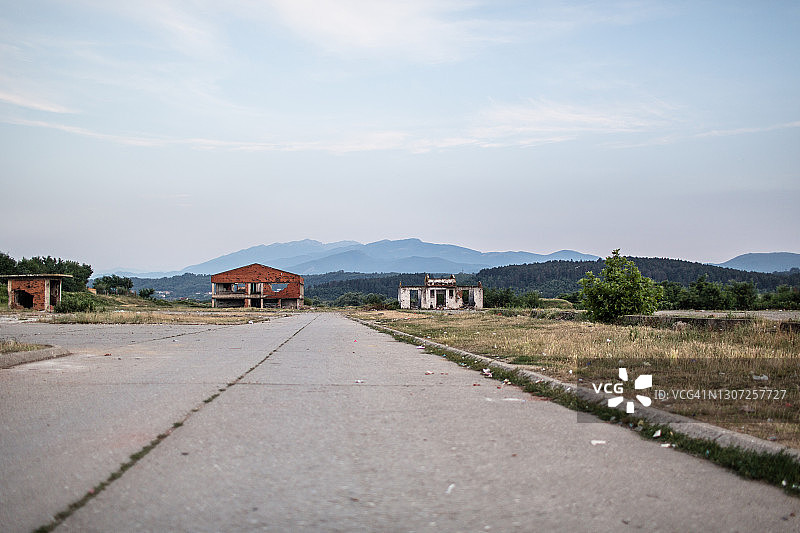 有弹孔的被毁建筑图片素材