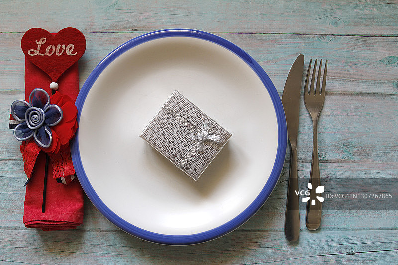 浪漫的餐桌布置图片素材