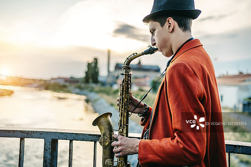 萨克斯演奏者图片素材